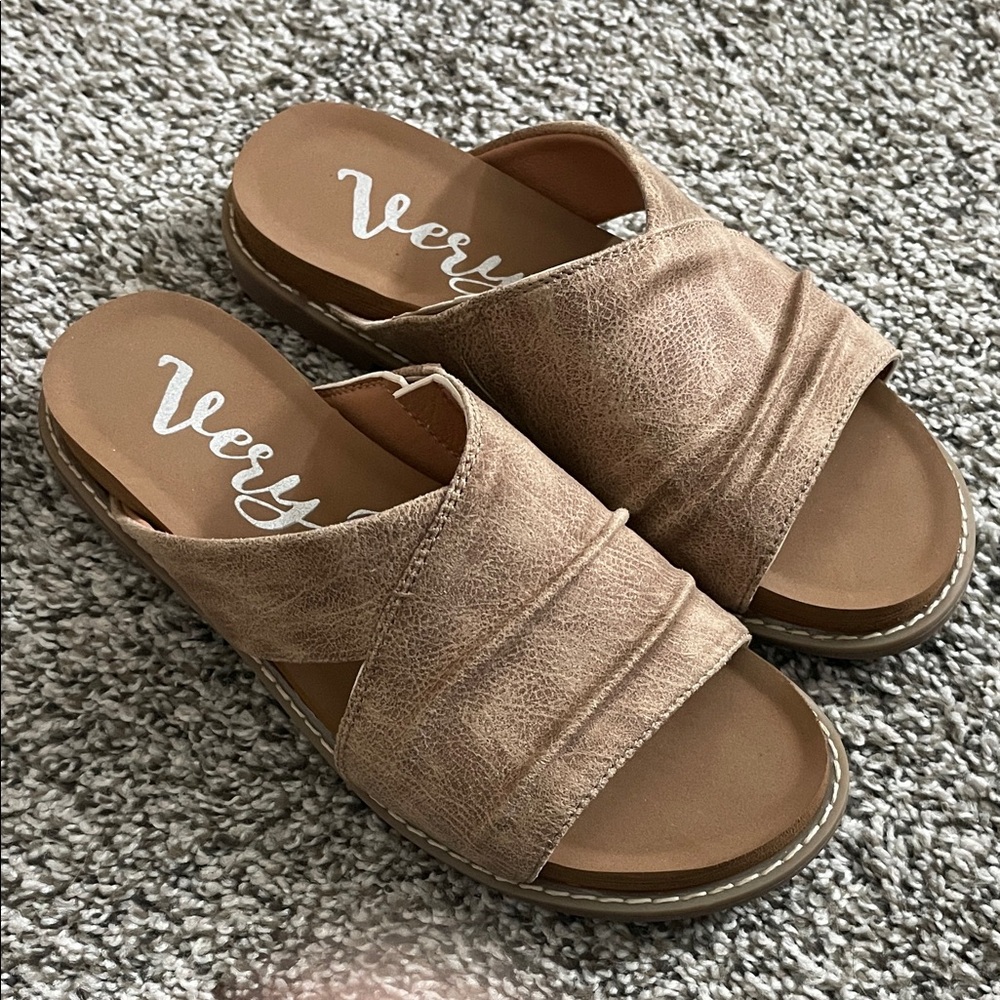 Very G Women’s Tan Crossover Slide Sandals Comfortable Like New